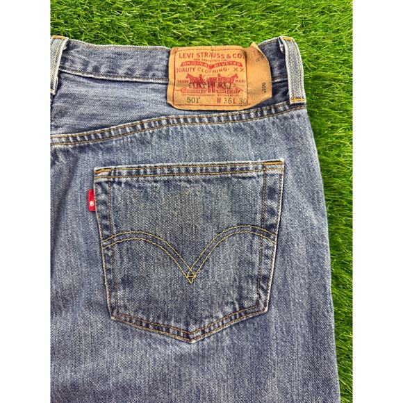 Levi’s Men’s 501 XX 36x30 Button Fly Straight Leg Medium Wash Jeans Classic Blue - Picture 3 of 16